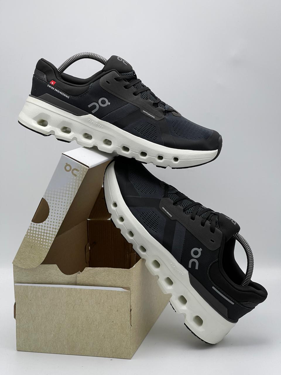 On Running Cloudmonster Black/White