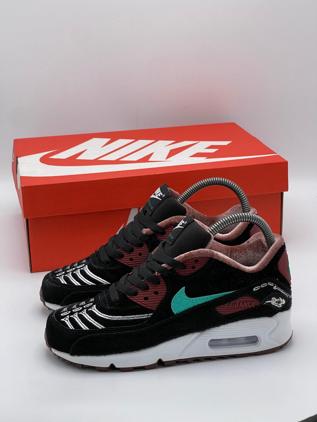 Nike Air Max 90 – Edición “La Familia / Día de Muertos”