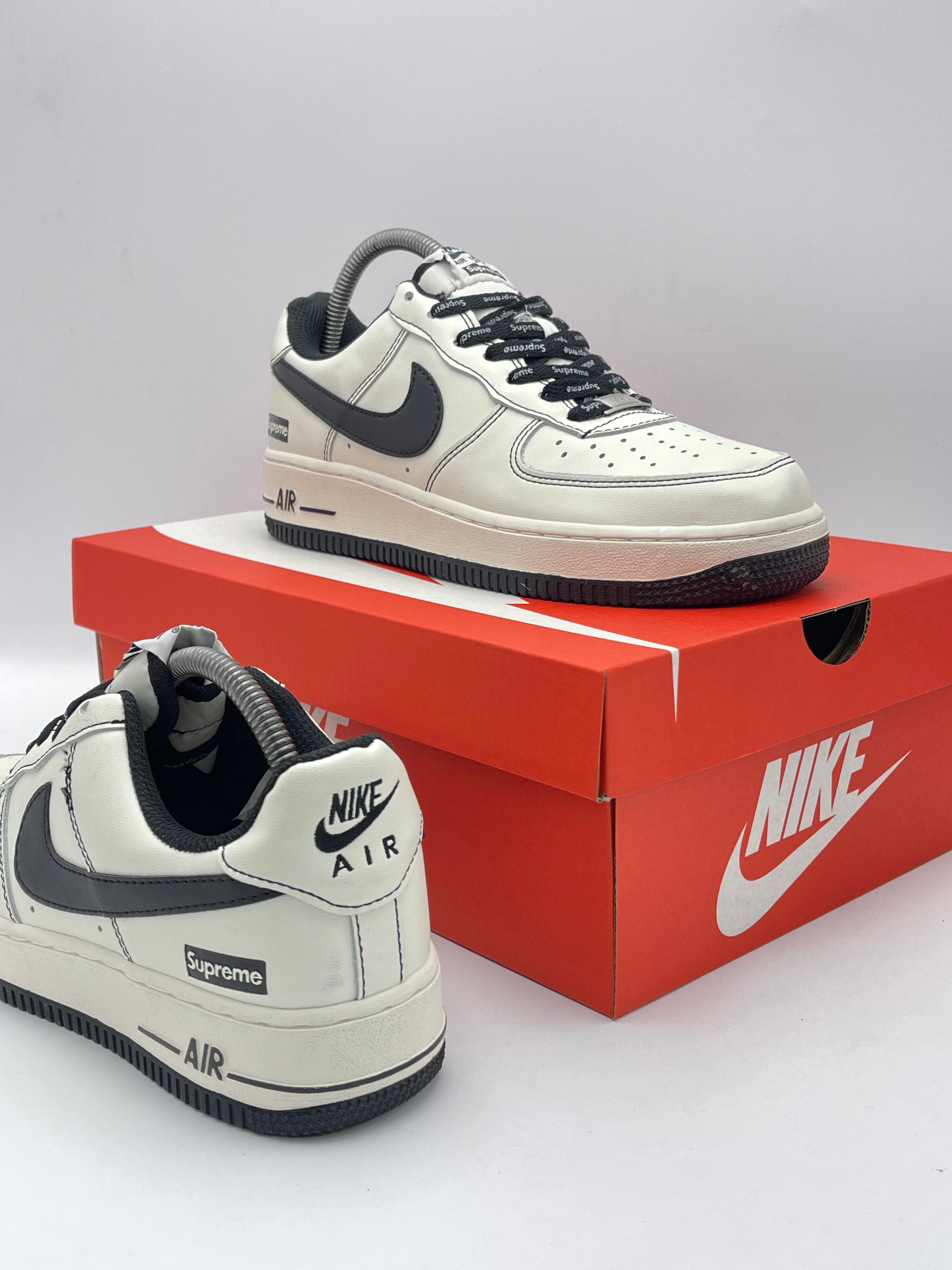 Nike Air Force 1 Low x Supreme Black & White