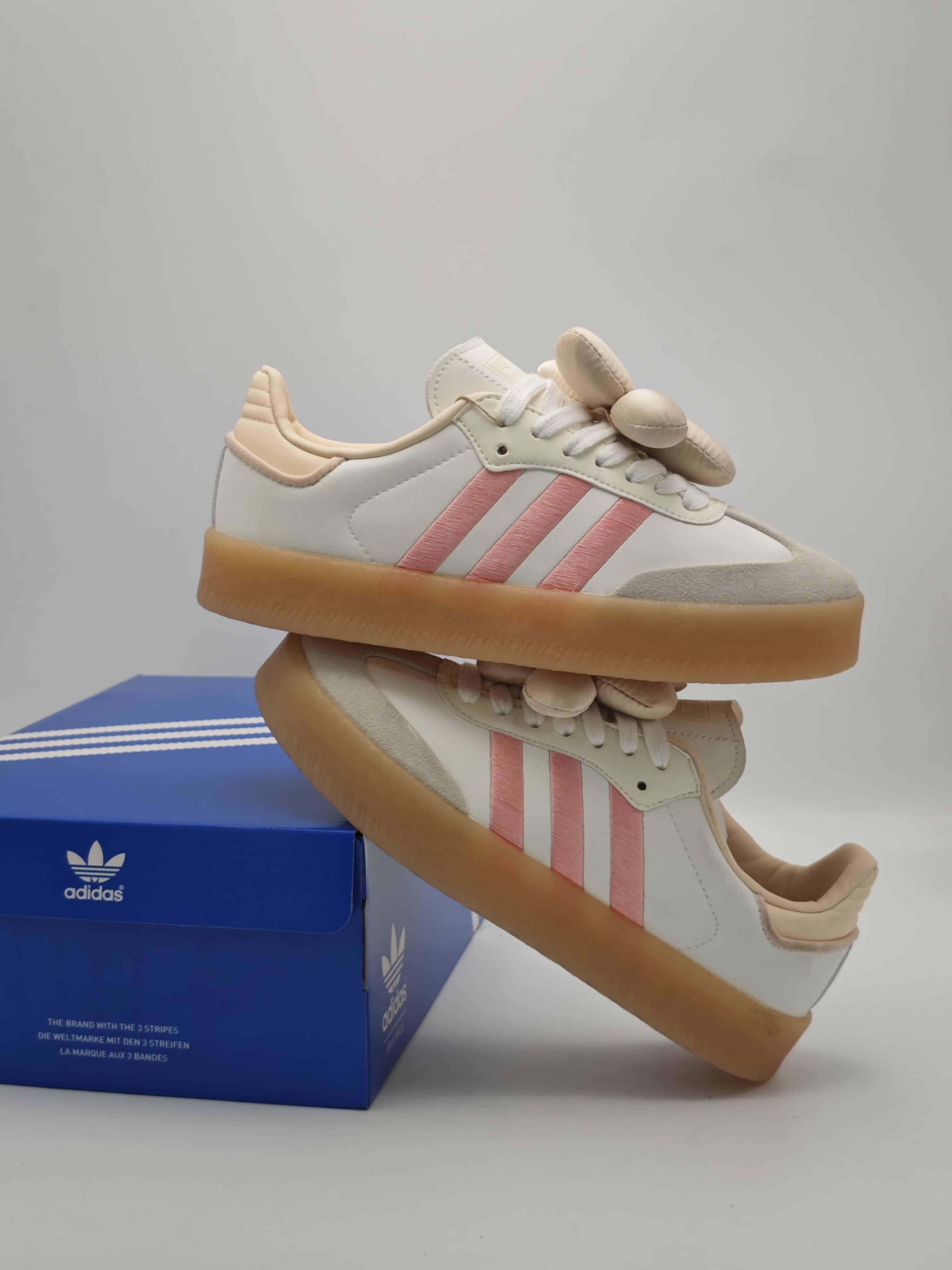 Adidas Gazelle x Hello Kitty