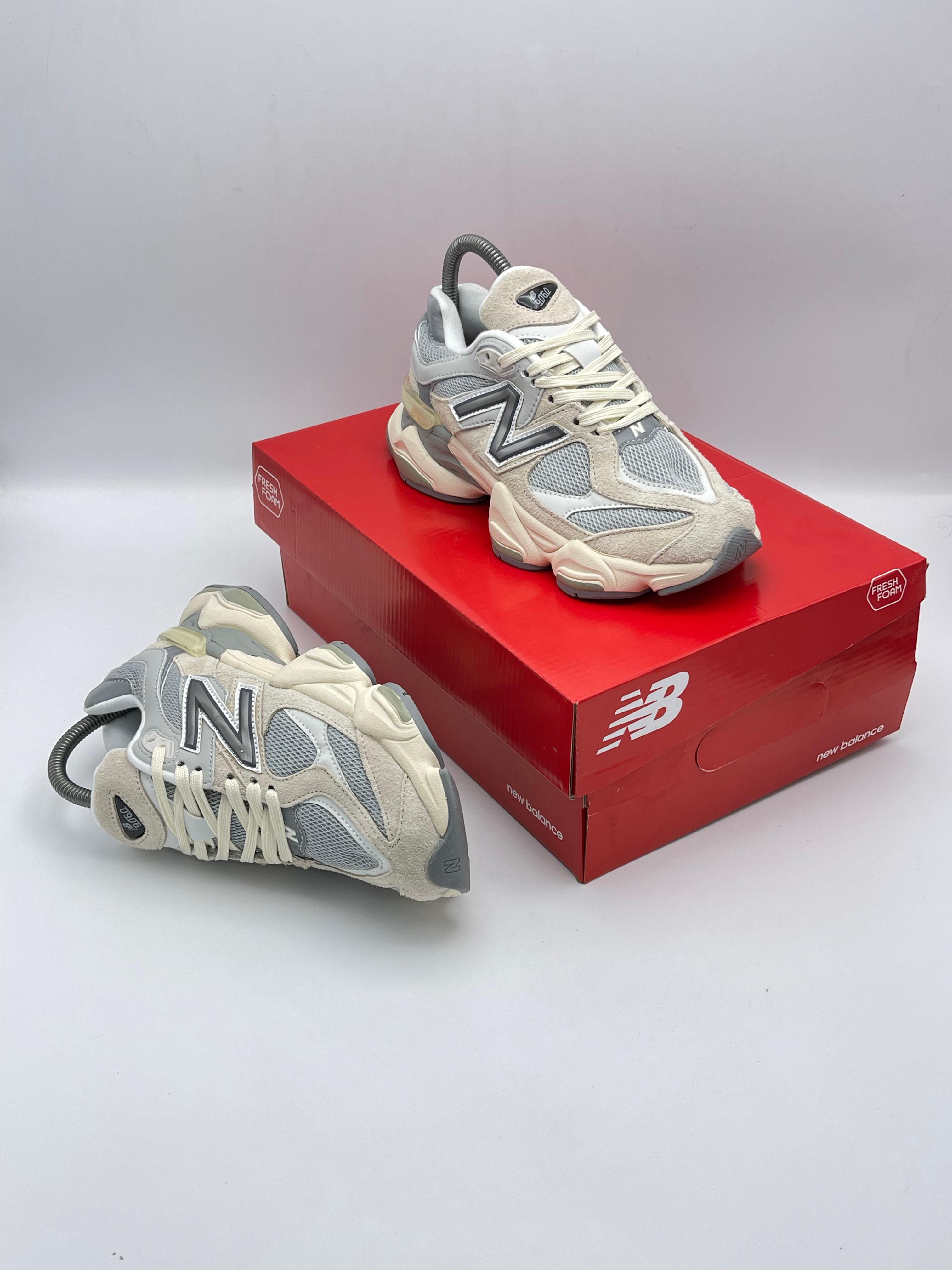 New Balance 9060 Beige y Gris