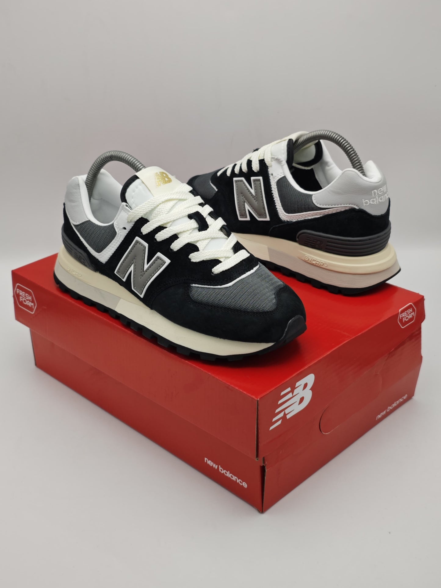New Balance 574 Negro y Gris