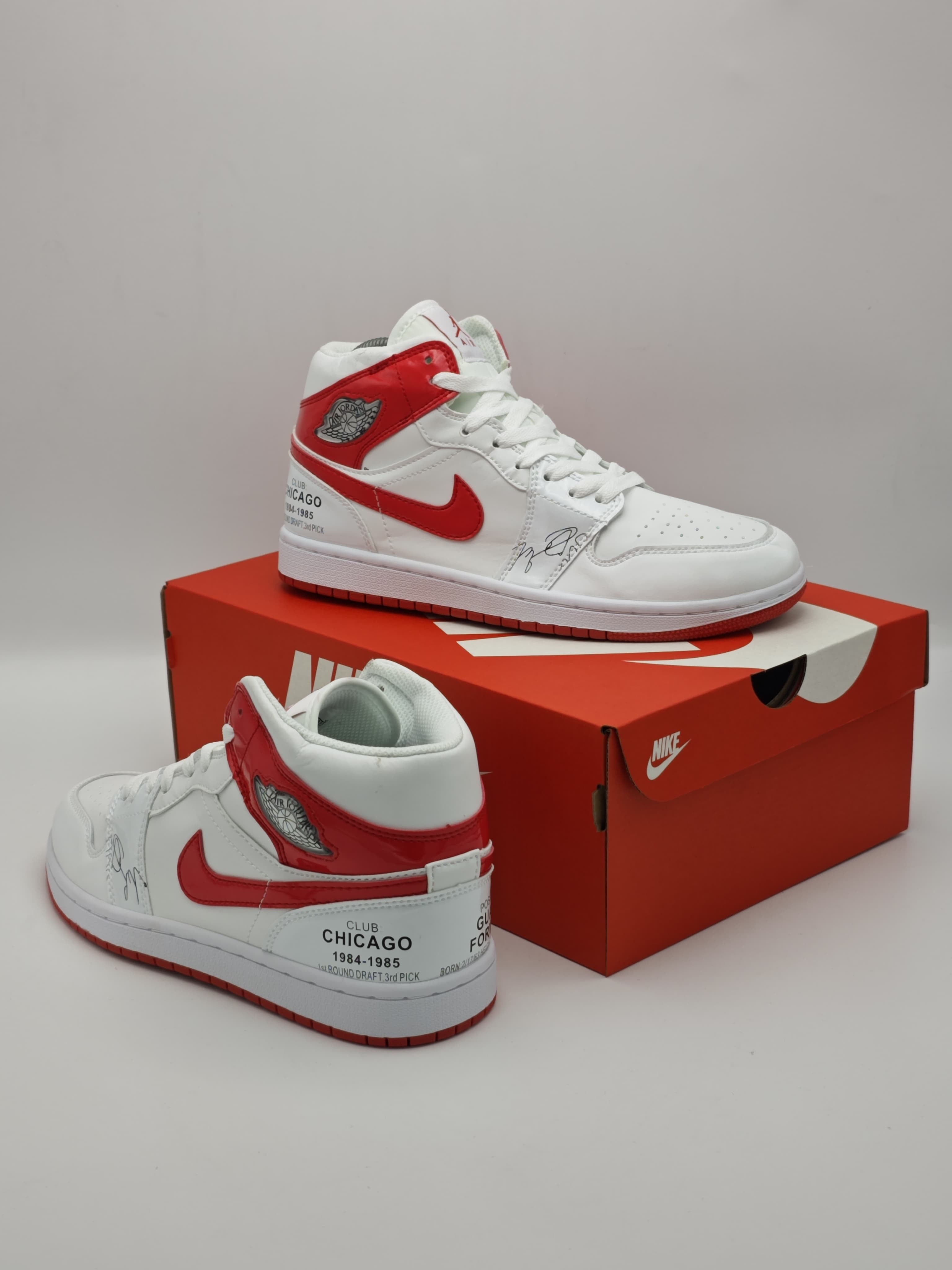 Air Jordan 1 Mid Chicago Club