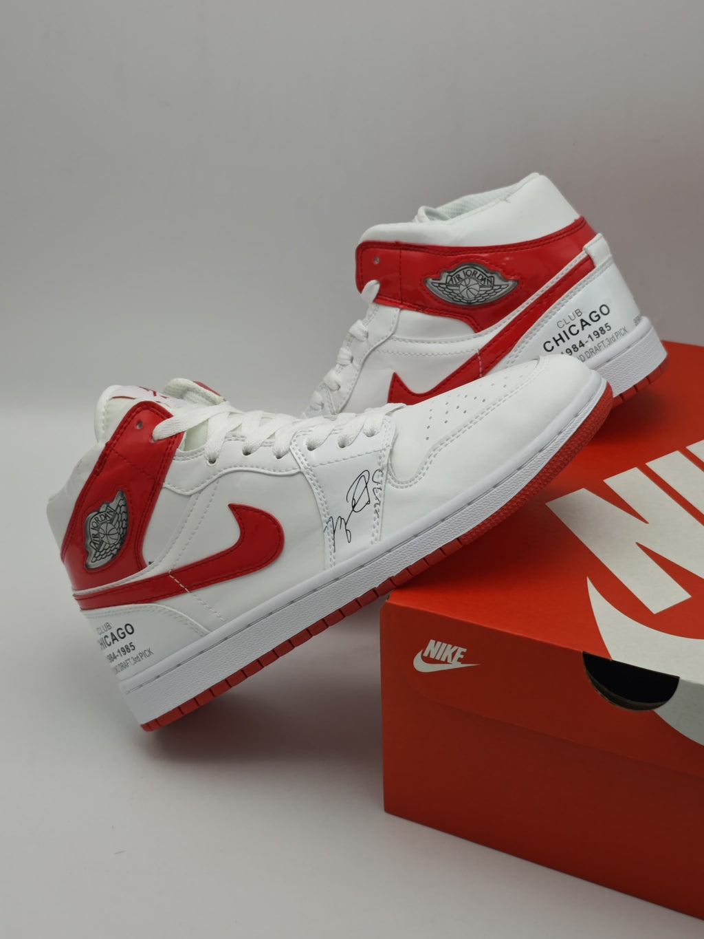 Air Jordan 1 Mid Chicago Club