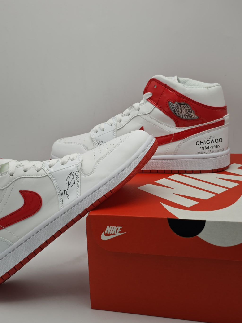 Air Jordan 1 Mid Chicago Club