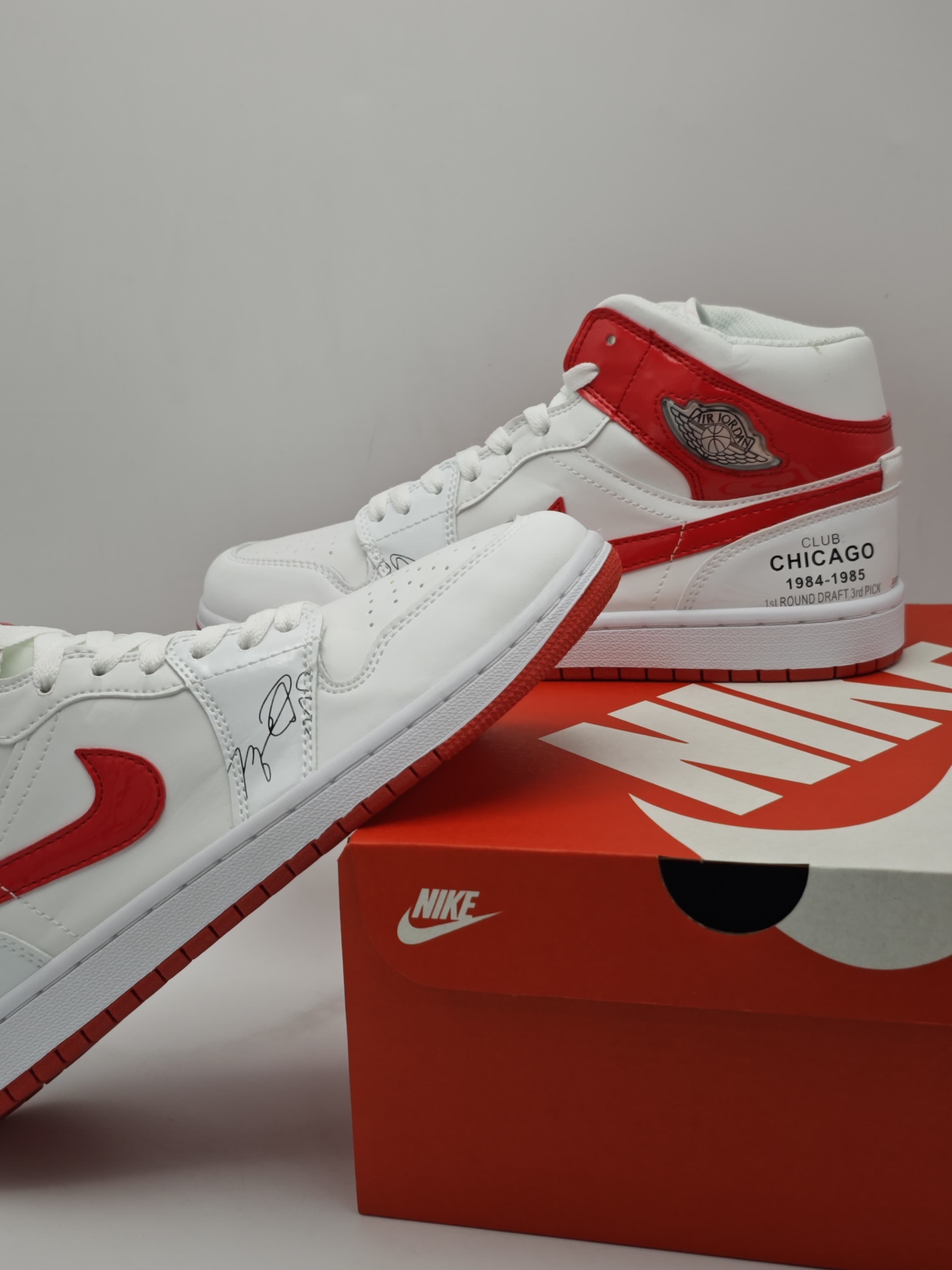 Air Jordan 1 Mid Chicago Club