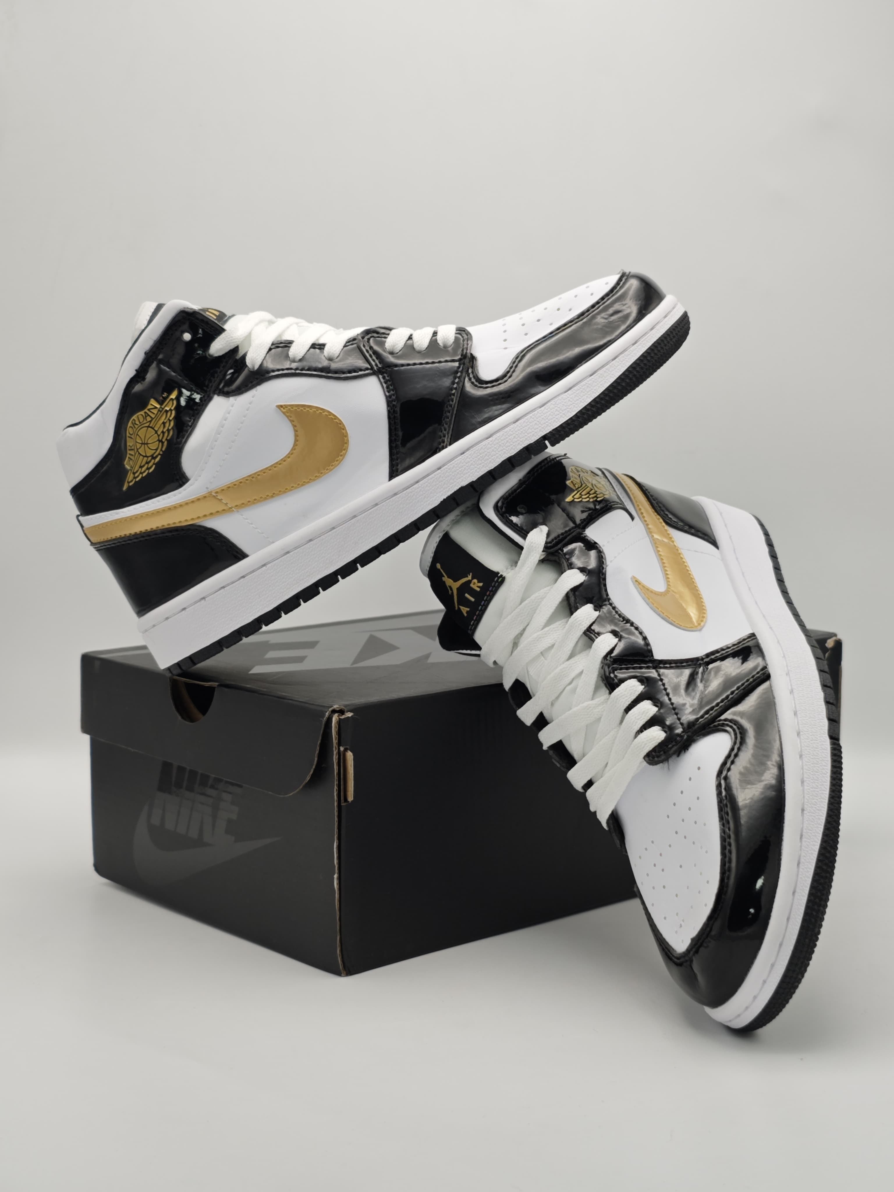 Air Jordan 1 Mid Gold Black White