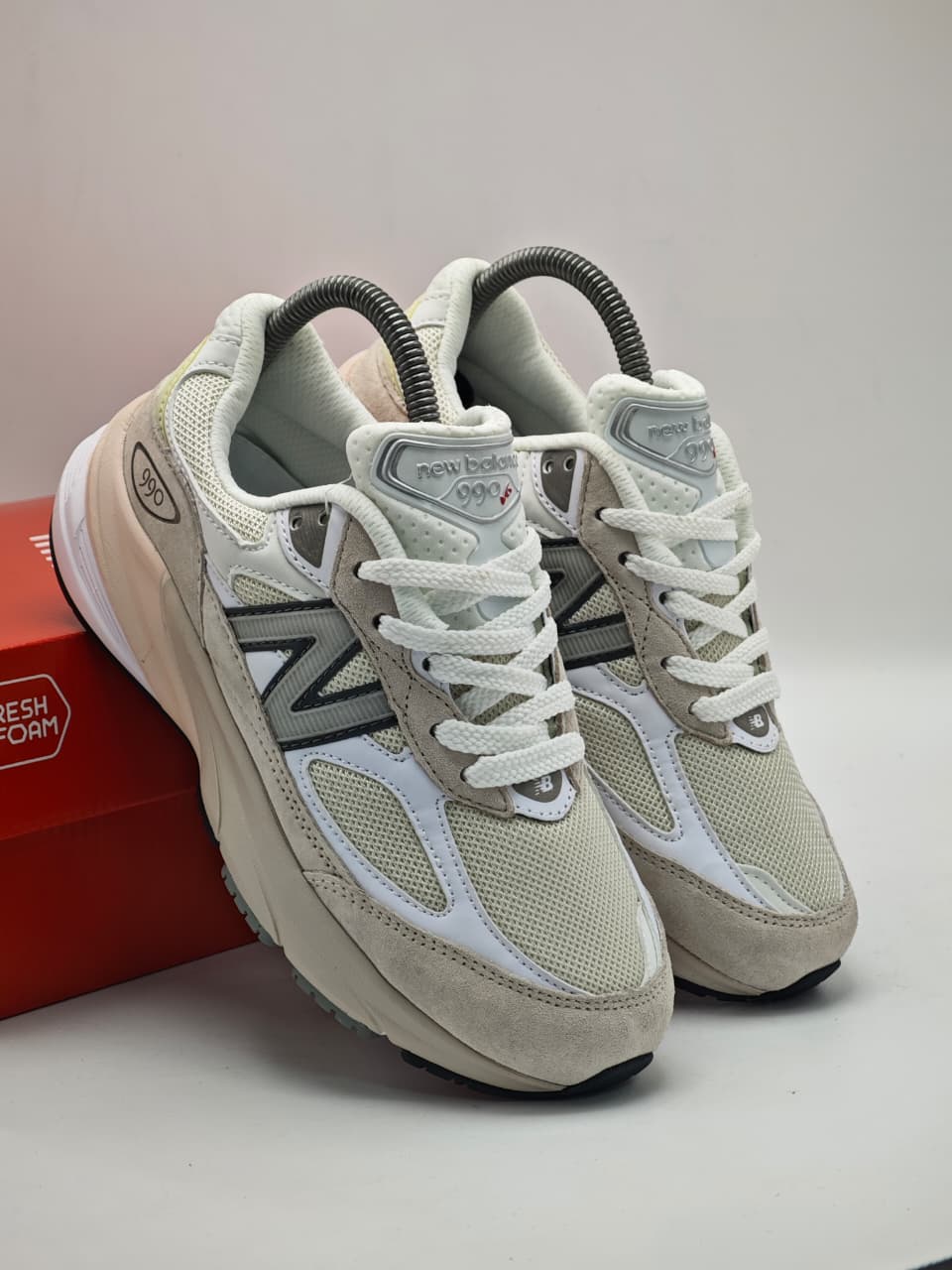 New Balance 990v5