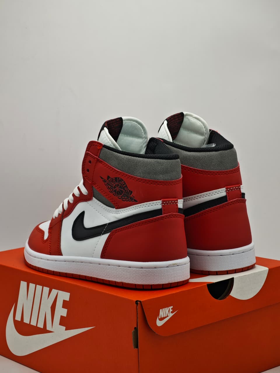 Air Jordan 1 Retro High "Chicago"