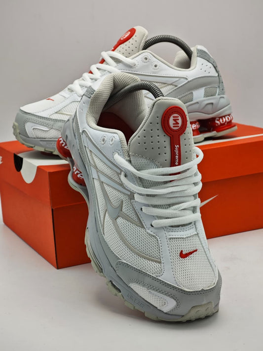 Nike Shox R4 Edition Supreme