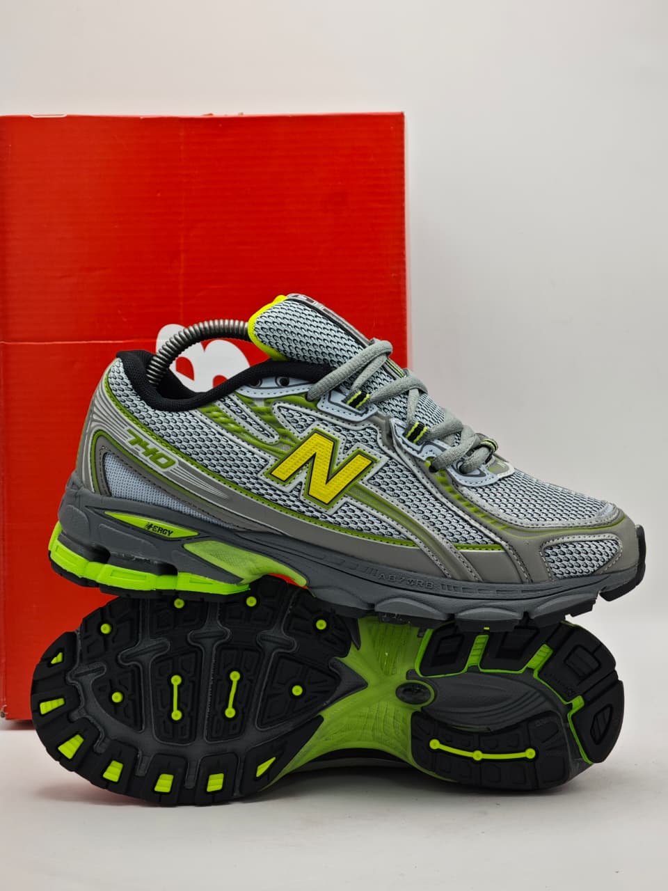 New Balance 740 Grey/Yellow