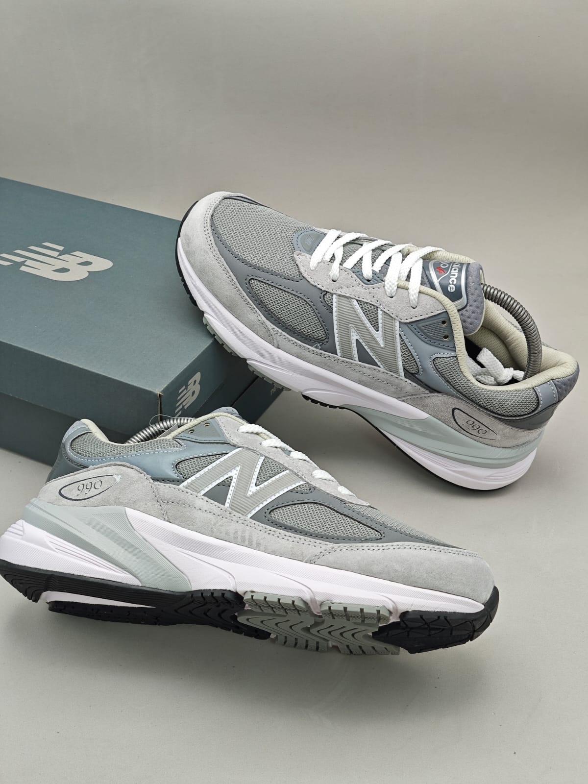New Balance 990