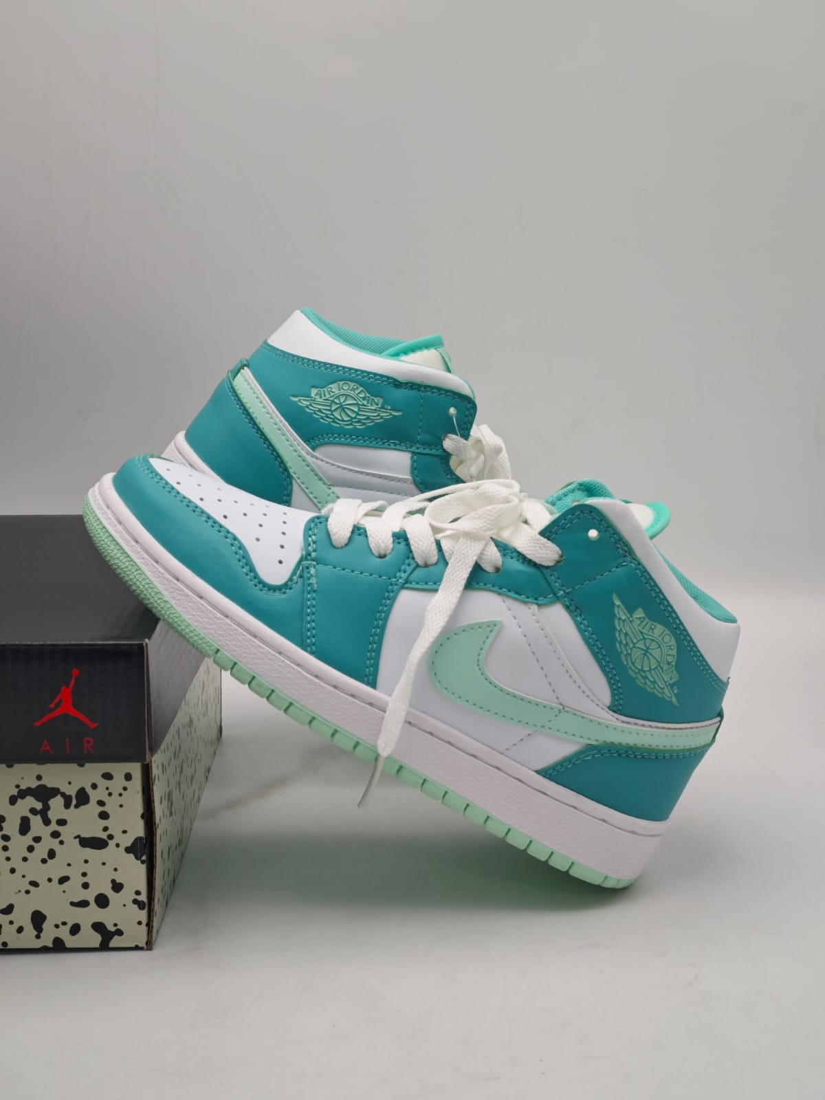 Air Jordan Retro 1 Mint Foam