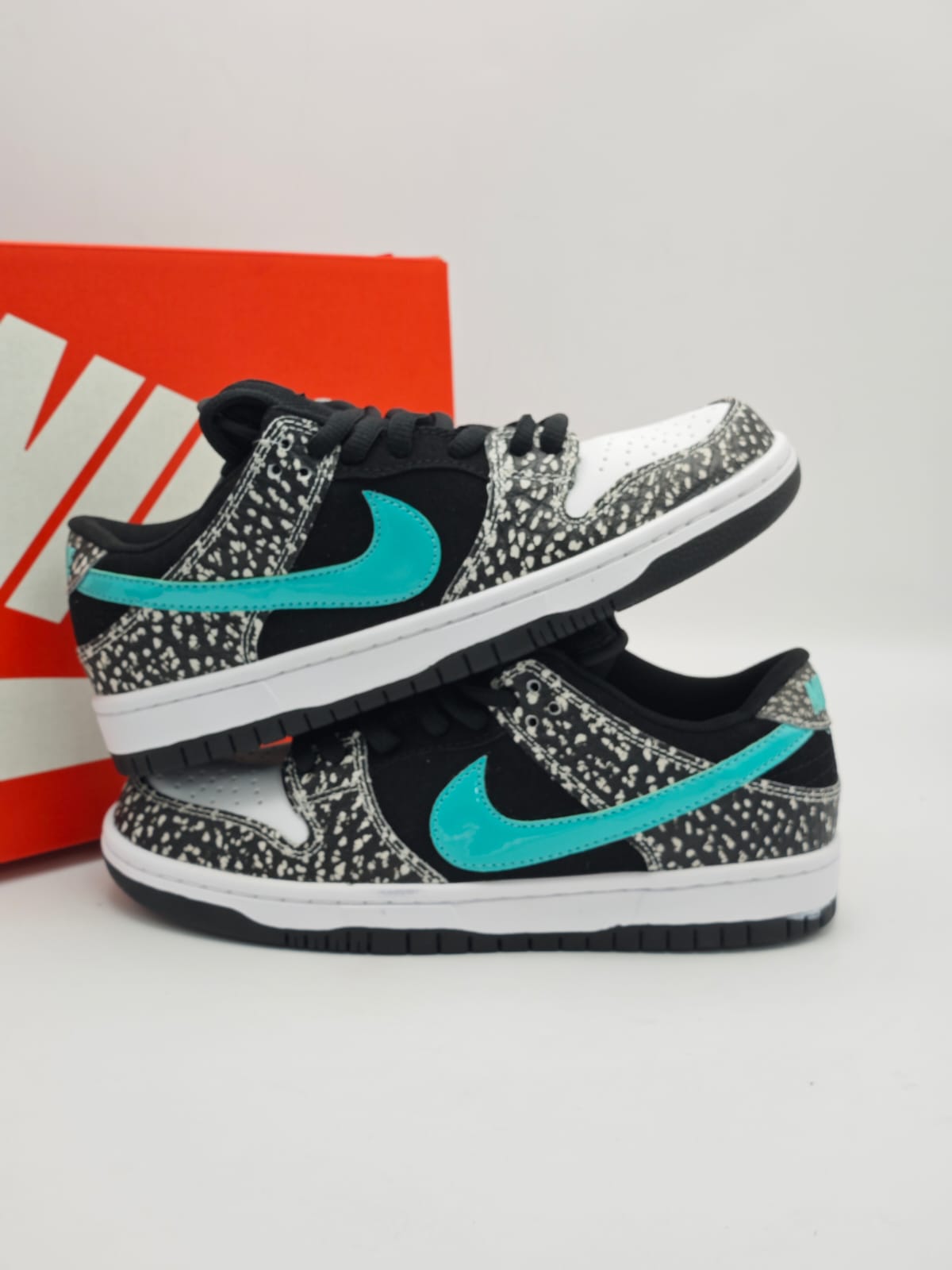 Nike SB Dunk Low Tiffany Elephant