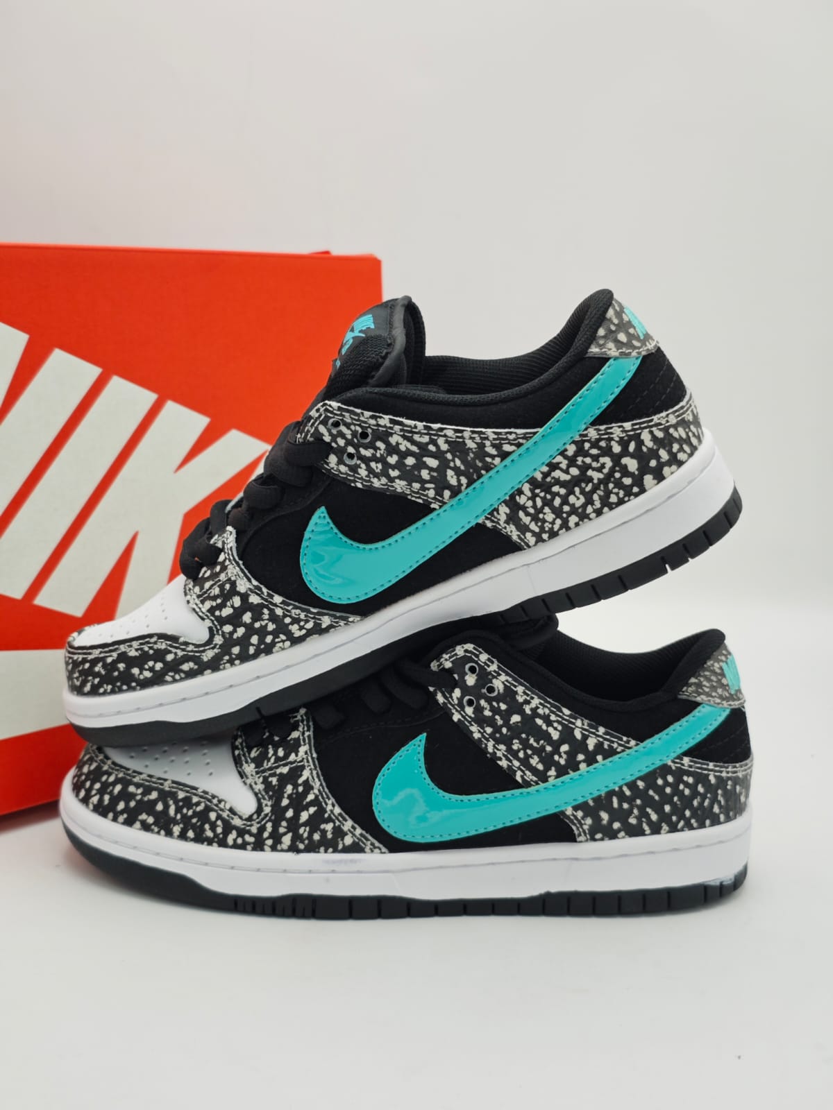 Nike SB Dunk Low Tiffany Elephant