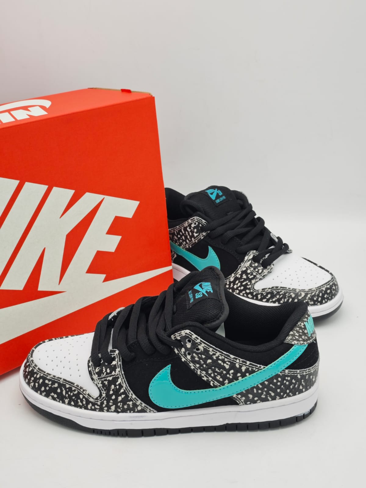 Nike SB Dunk Low Tiffany Elephant