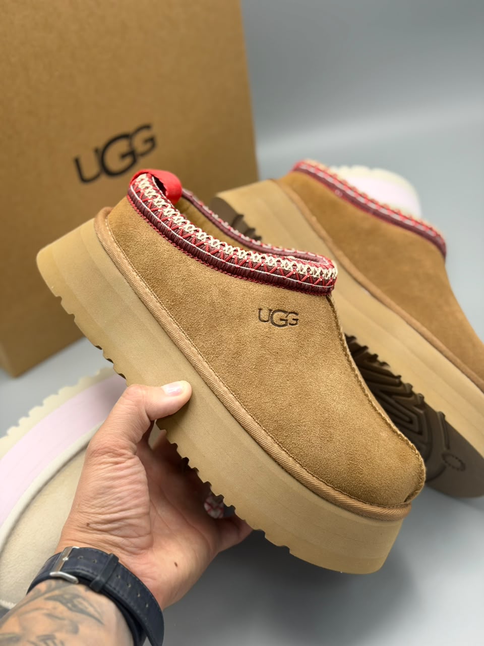 UGG