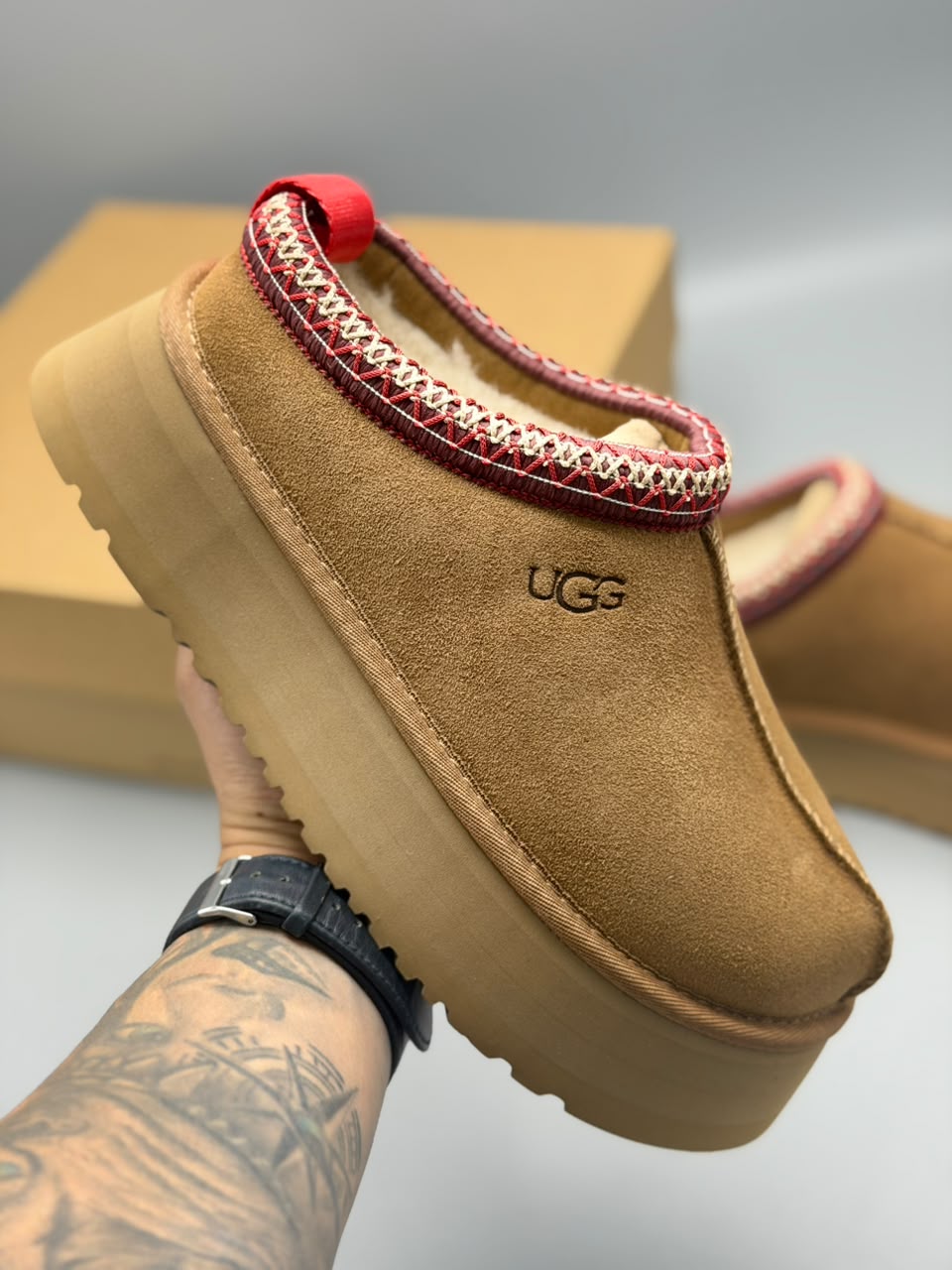 UGG