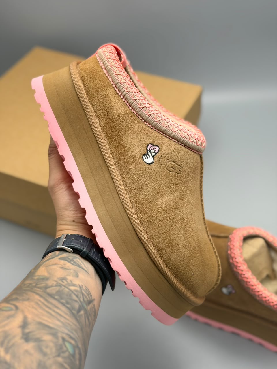 UGG