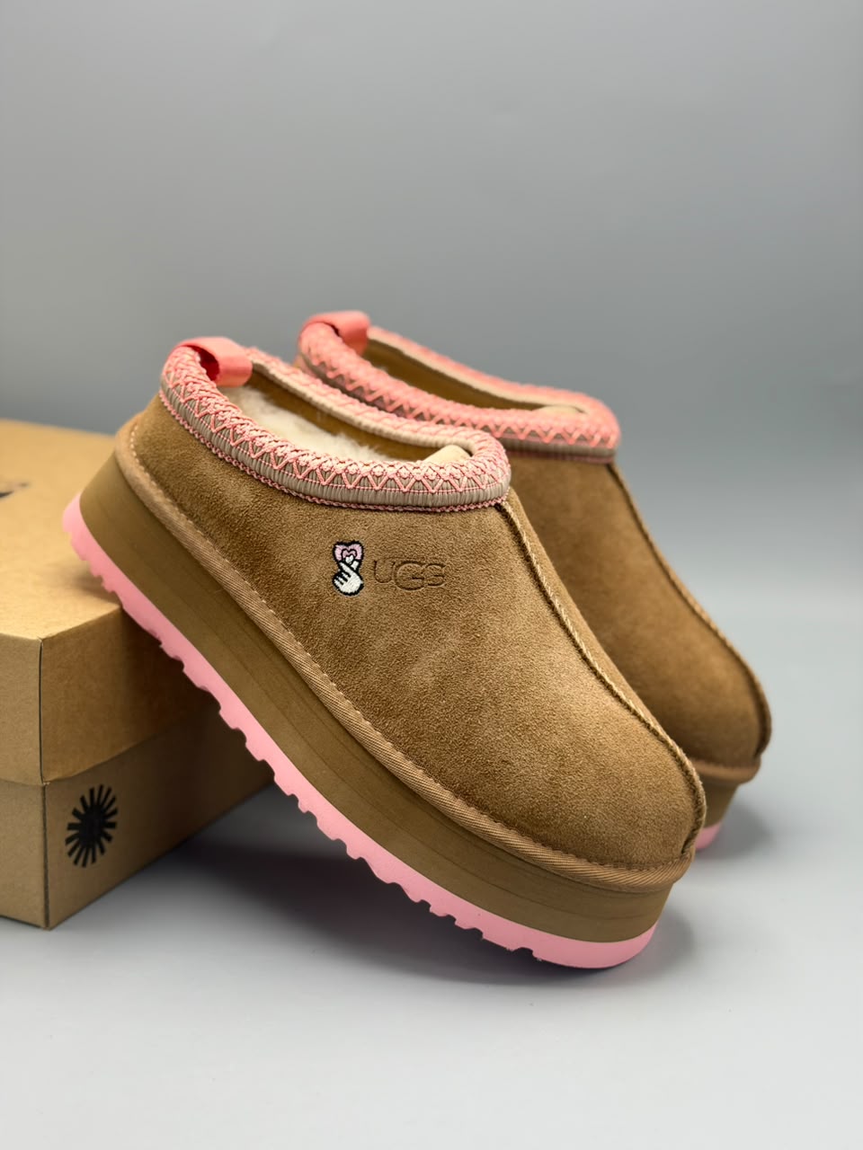 UGG