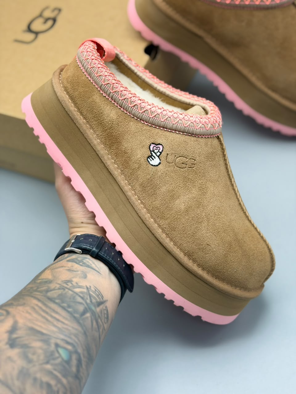 UGG