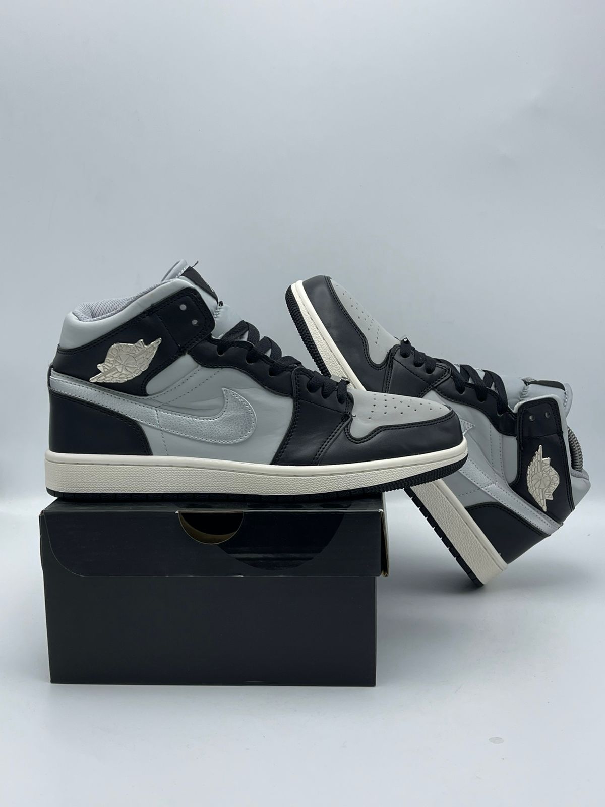 Nike Air Jordan 1 Mid Blanco Negro Gris