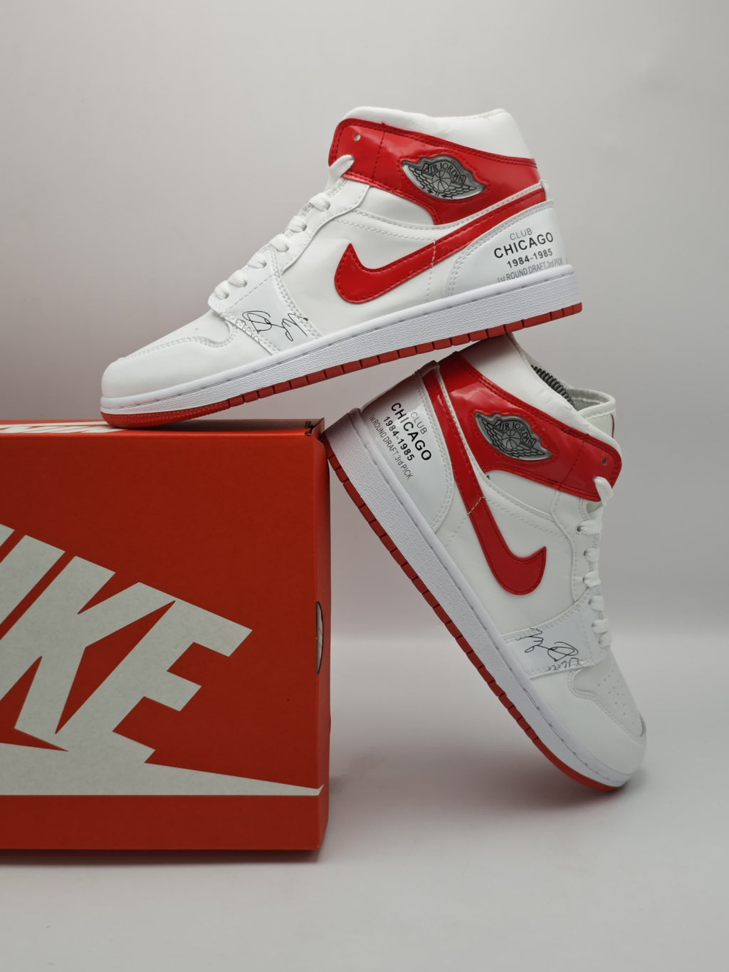 Air Jordan 1 Mid Chicago Club