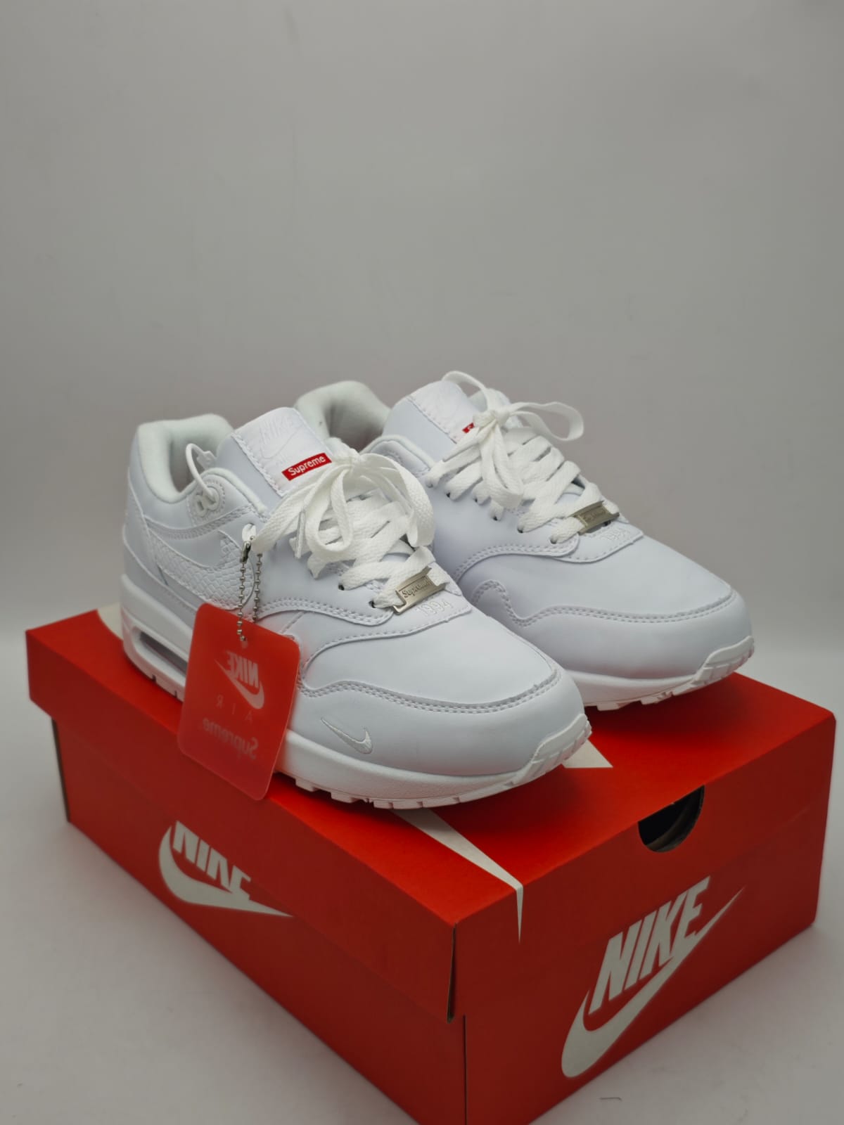 Nike Air Max 1 Supreme