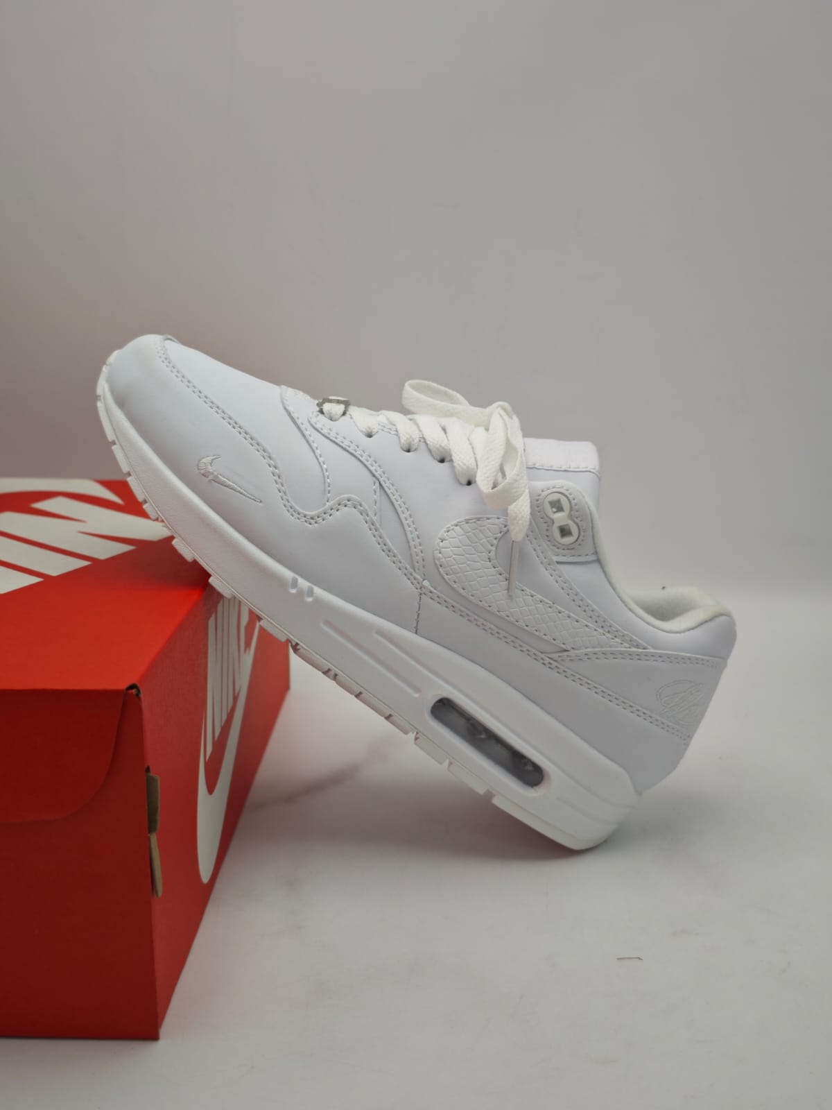 Nike Air Max 1 Supreme