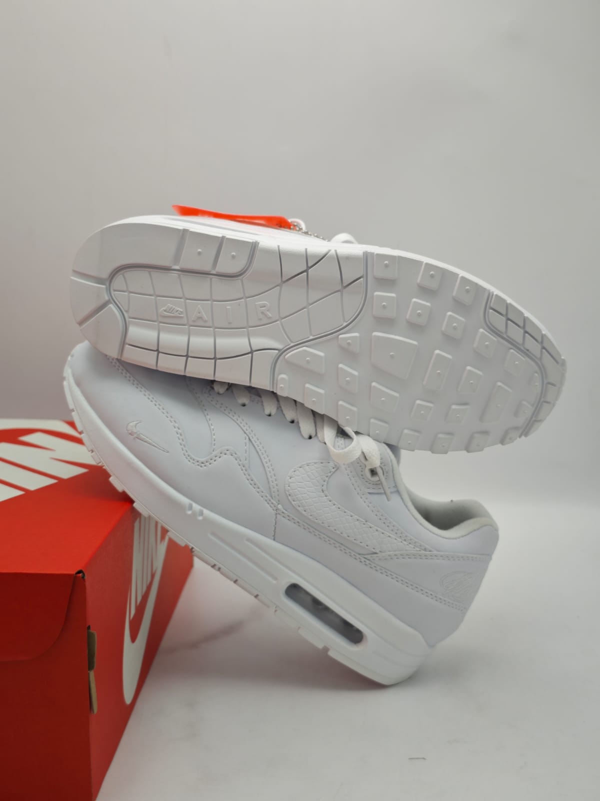Nike Air Max 1 Supreme