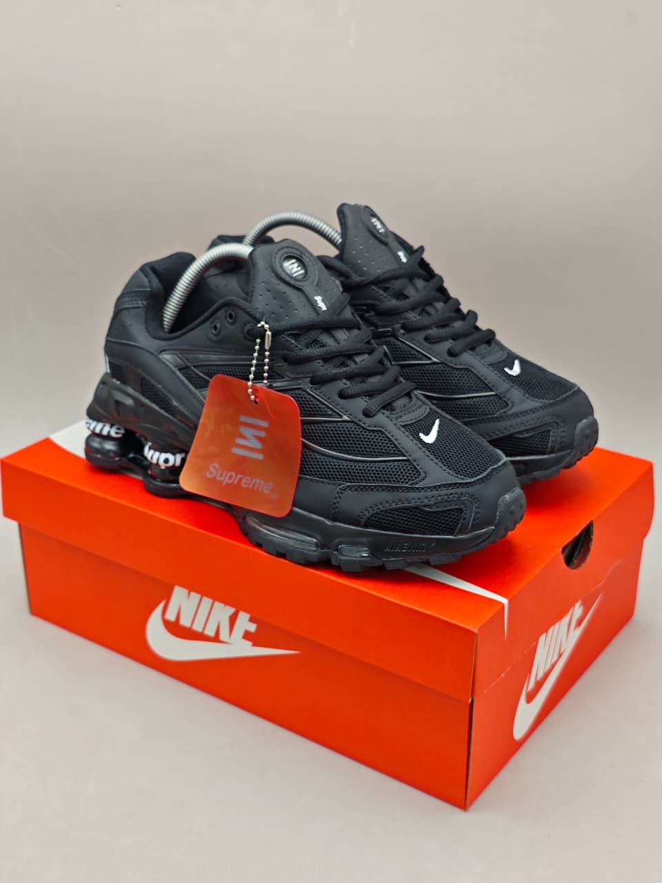 Nike Shox R4 Edition Supreme