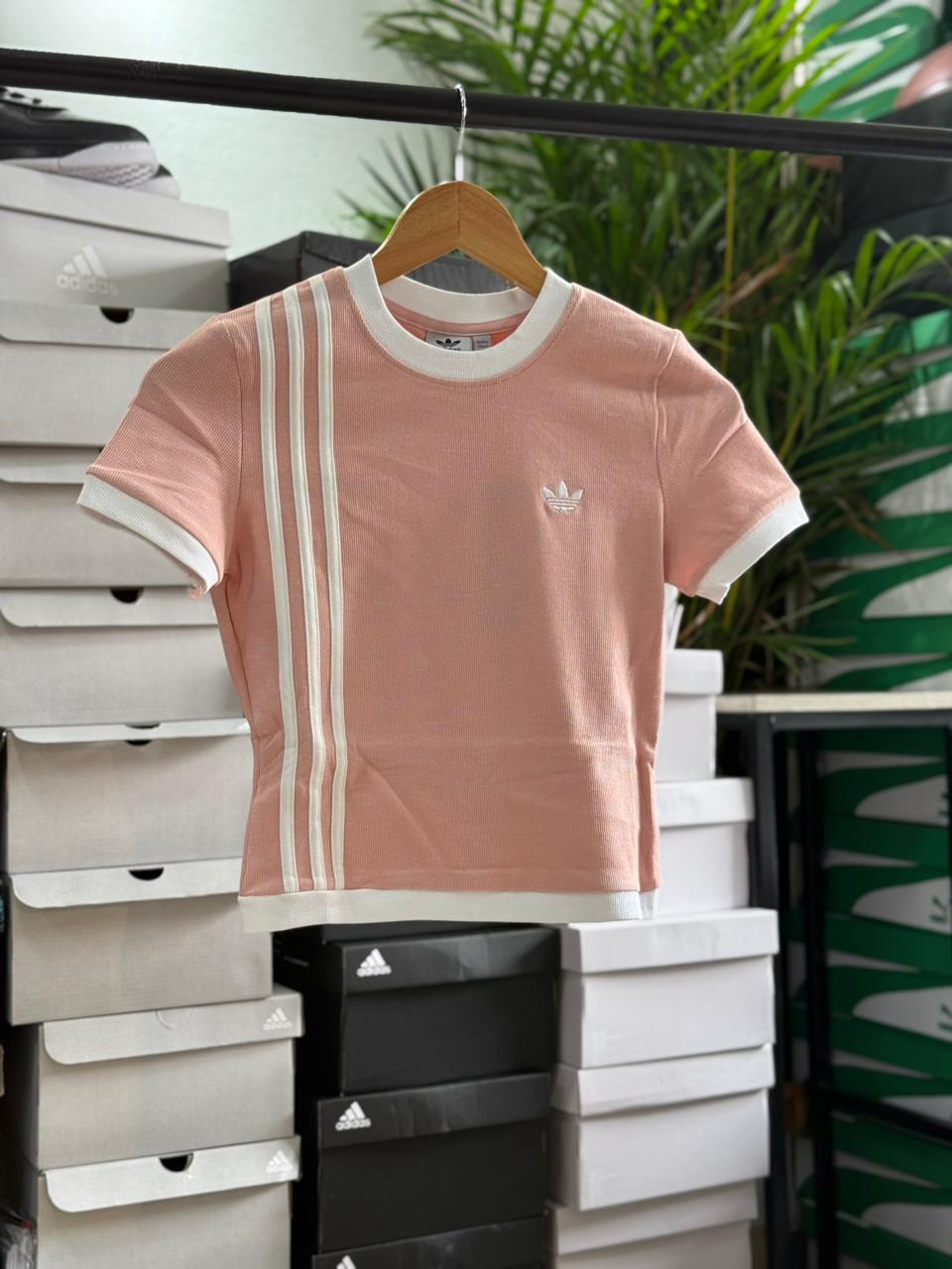 Camiseta Adidas Rosada
