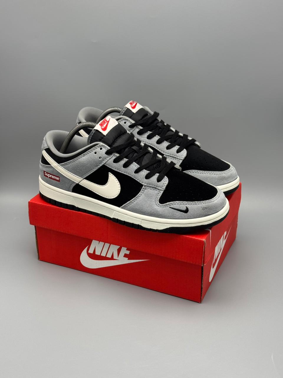 Nike Dunk Low x Supreme