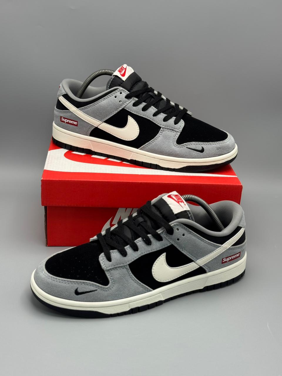 Nike Dunk Low x Supreme