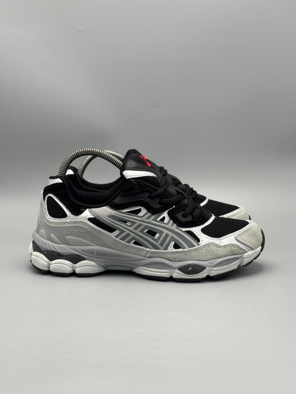 ASICS Gel-Kayano