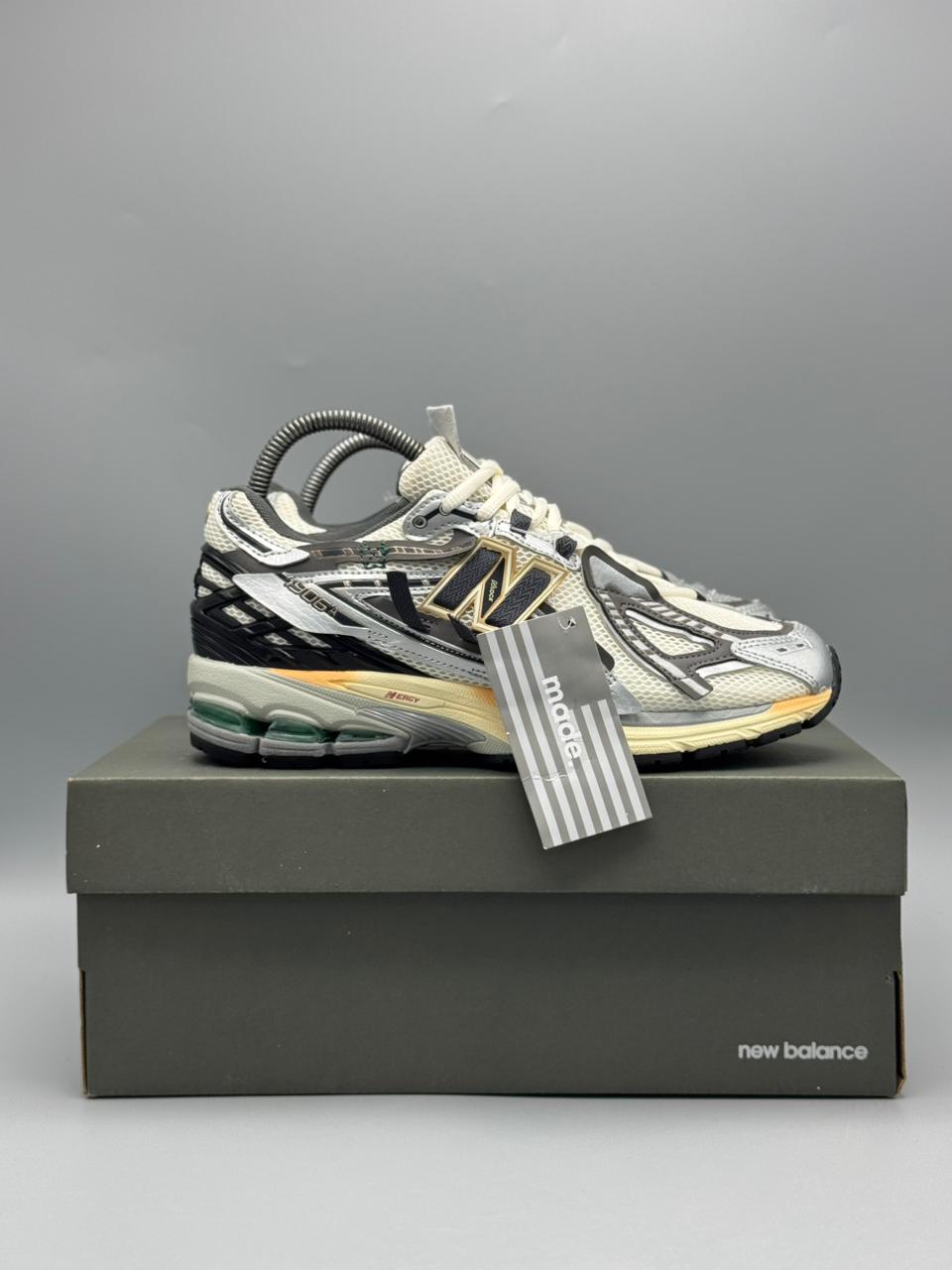 New Balance 2002R