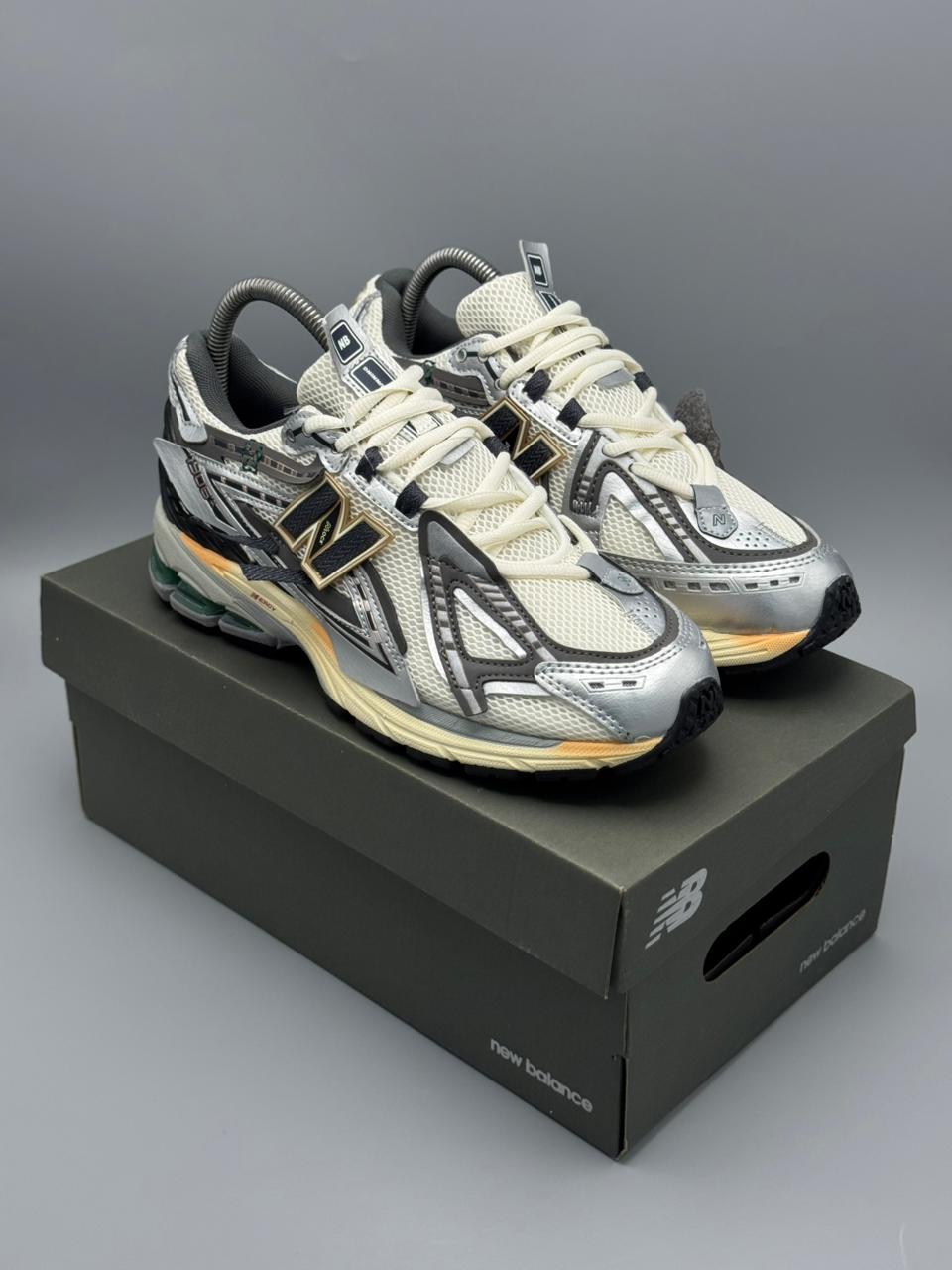 New Balance 2002R