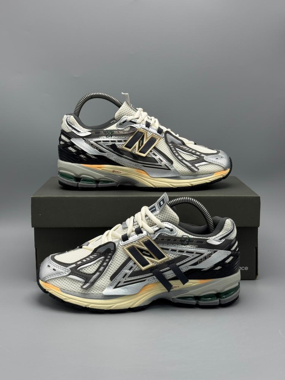 New Balance 2002R