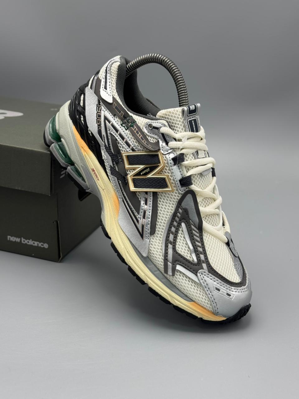 New Balance 2002R