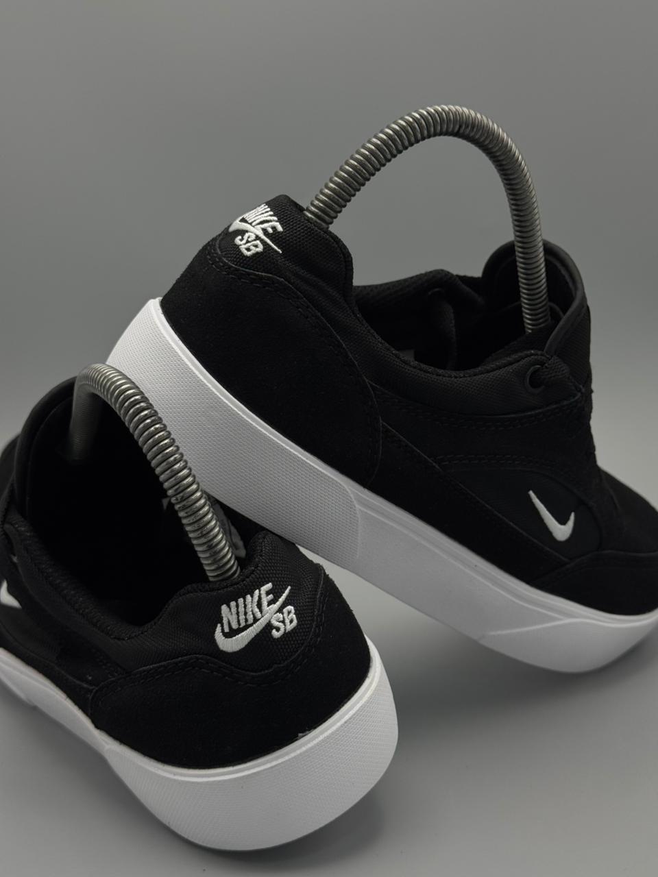 Nike SB Dunk Low