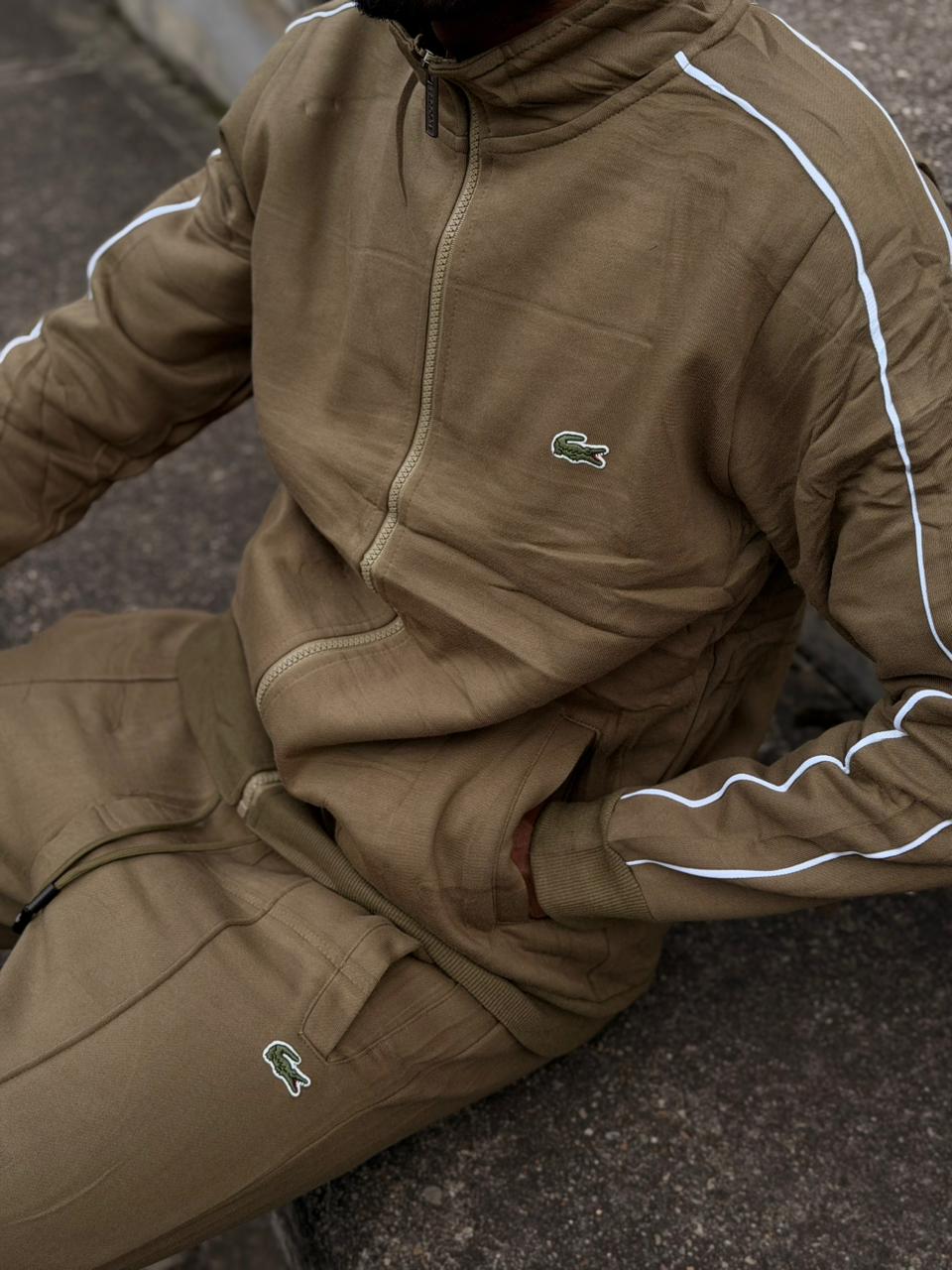 Conjunto Deportivo Lacoste