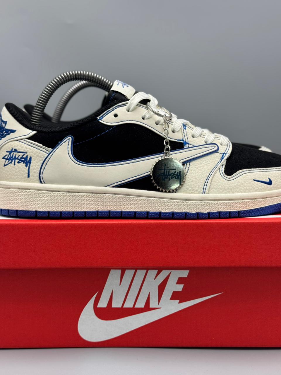 Nike Dunk Low x Stüssy