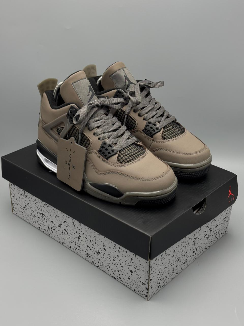 Jordan 4 Retro Travis Scott