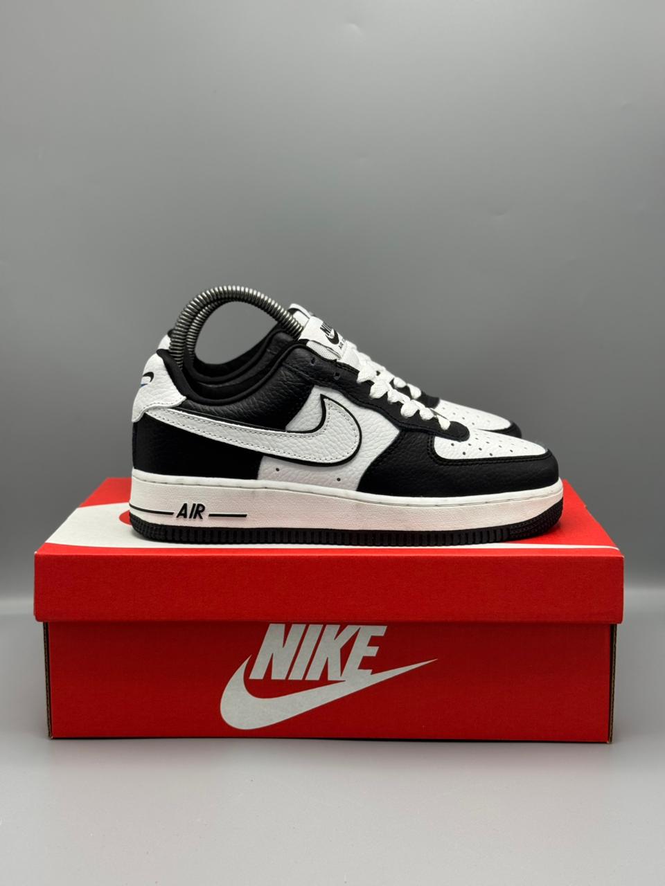Air Force 1 “Panda”