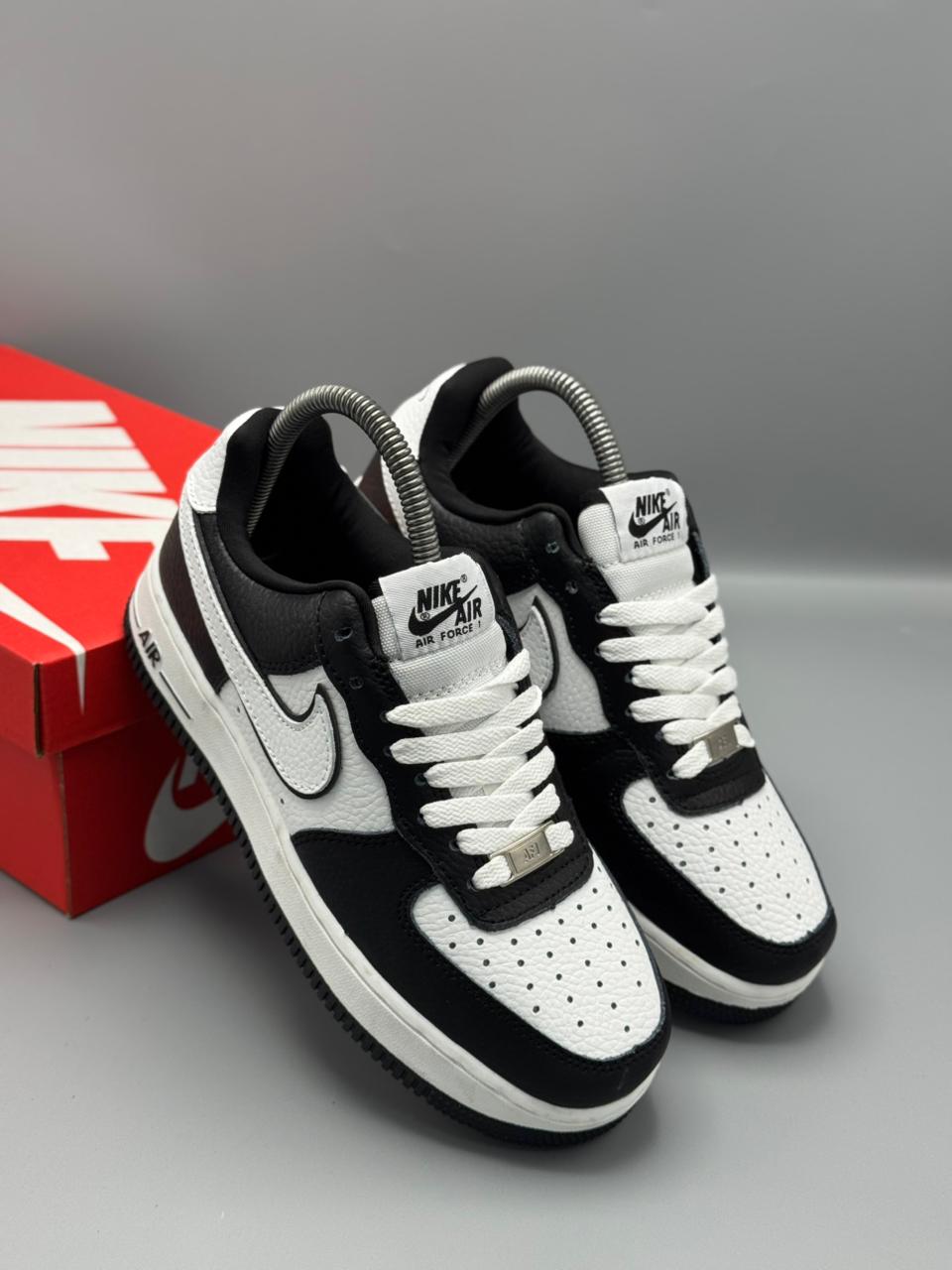 Air Force 1 “Panda”