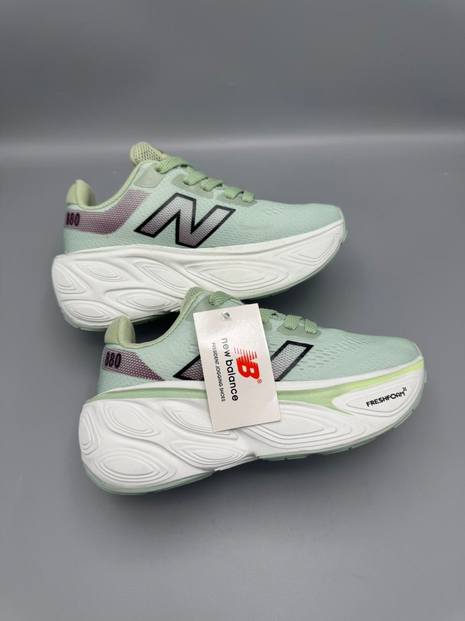 New Balance 880
