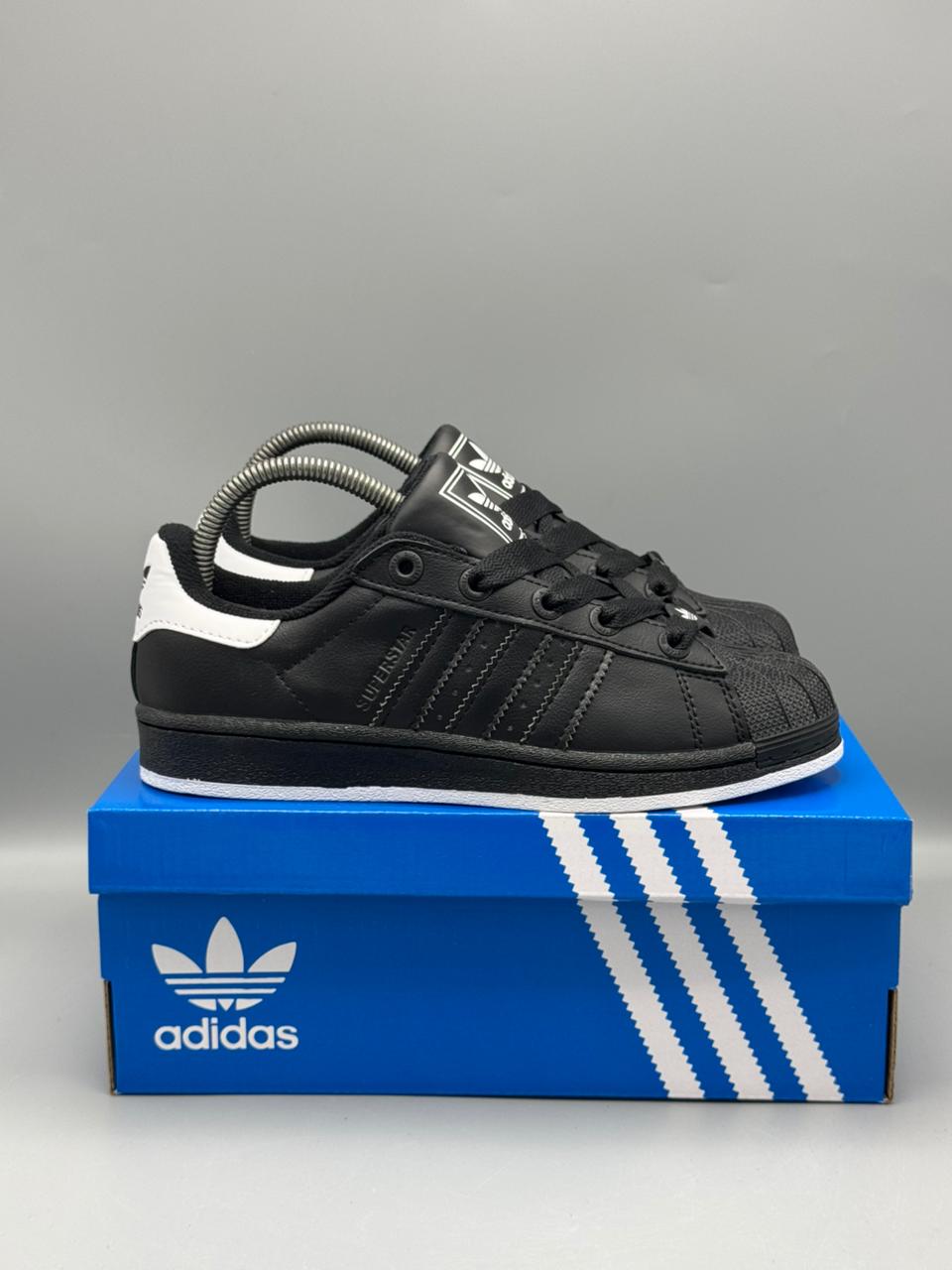 Adidas Superstar