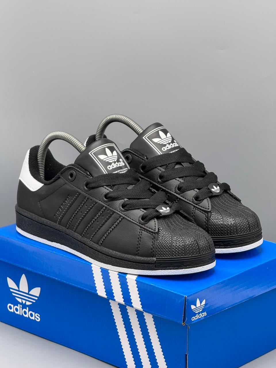 Adidas Superstar