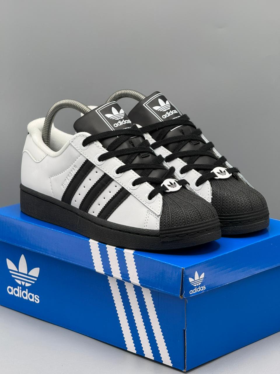 Adidas Superstar