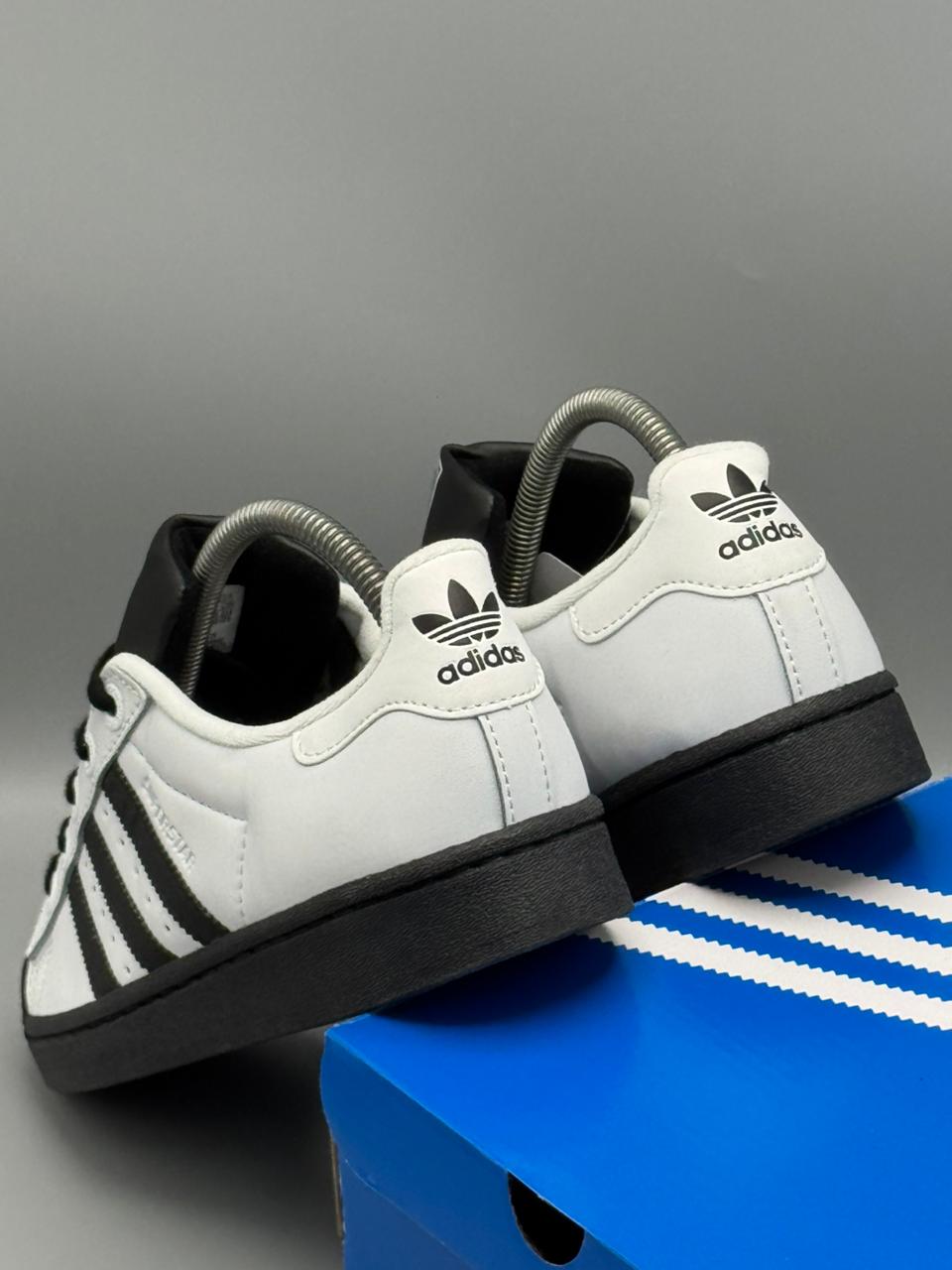 Adidas Superstar